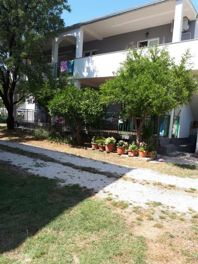 Apartmani Korina Starigrad Paklenica Exterior foto